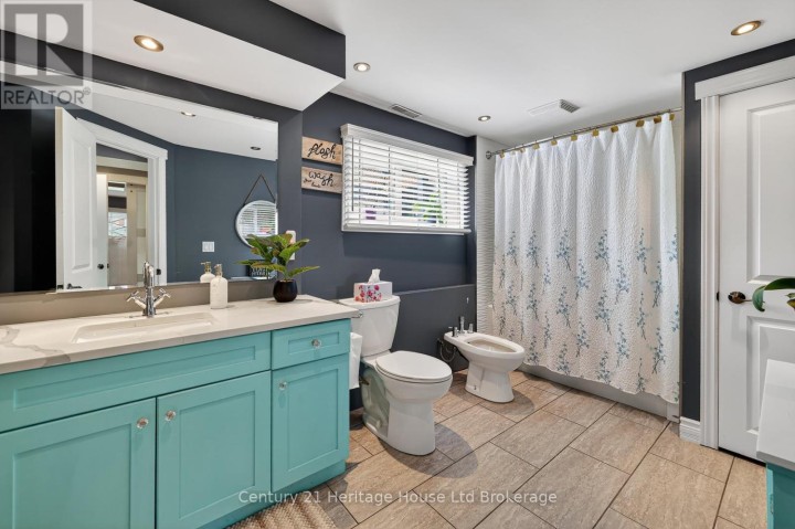 Photo 21 at 78 Lyndale Crescent, Woodstock - North, Woodstock