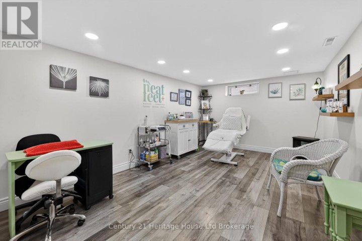 Photo 24 at 78 Lyndale Crescent, Woodstock - North, Woodstock