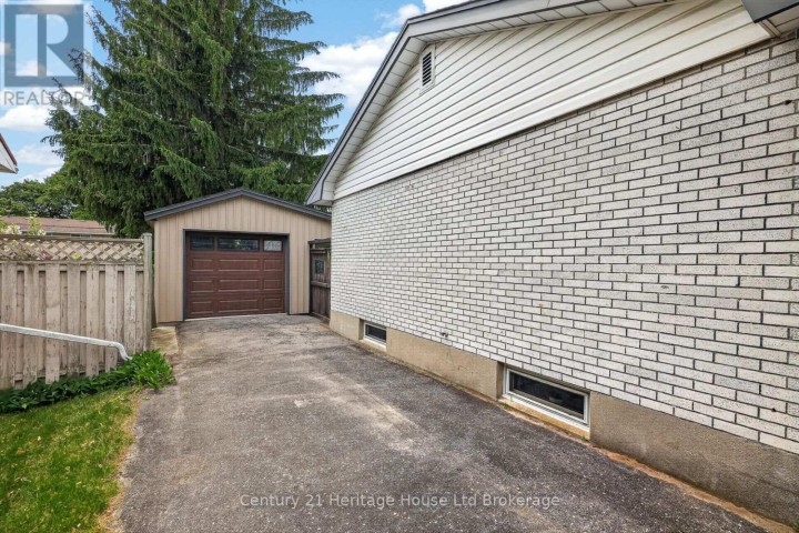 Photo 29 at 78 Lyndale Crescent, Woodstock - North, Woodstock