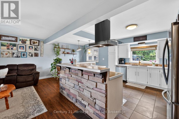 Photo 8 at 78 Lyndale Crescent, Woodstock - North, Woodstock