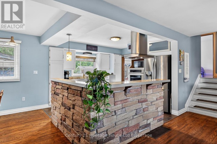 Photo 9 at 78 Lyndale Crescent, Woodstock - North, Woodstock