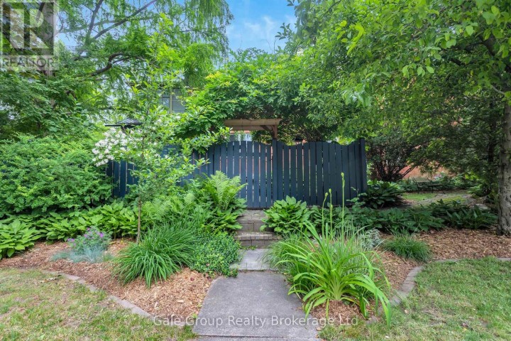 Photo 11 at 105 Vansittart Avenue, Woodstock - North, Woodstock