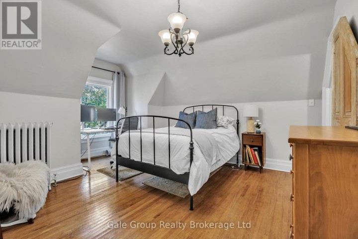 Photo 42 at 105 Vansittart Avenue, Woodstock - North, Woodstock