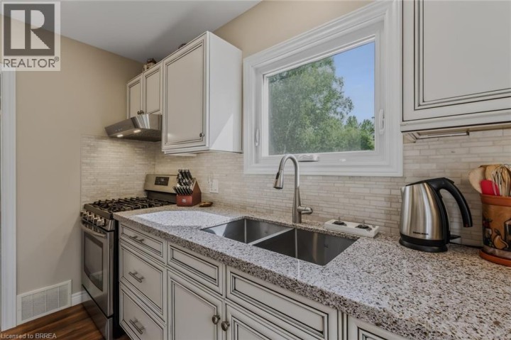Photo 18 at 46 Clara Crescent, Echo Place, Brantford