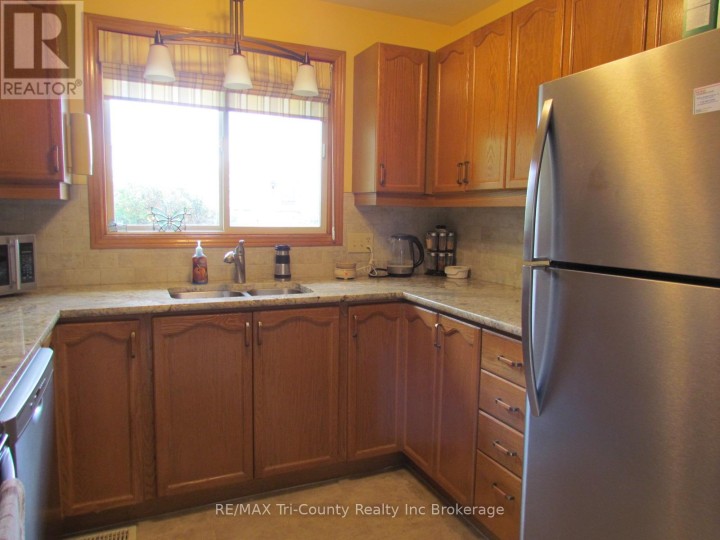 Photo 4 at 29 Beckett Boulevard, Tillsonburg