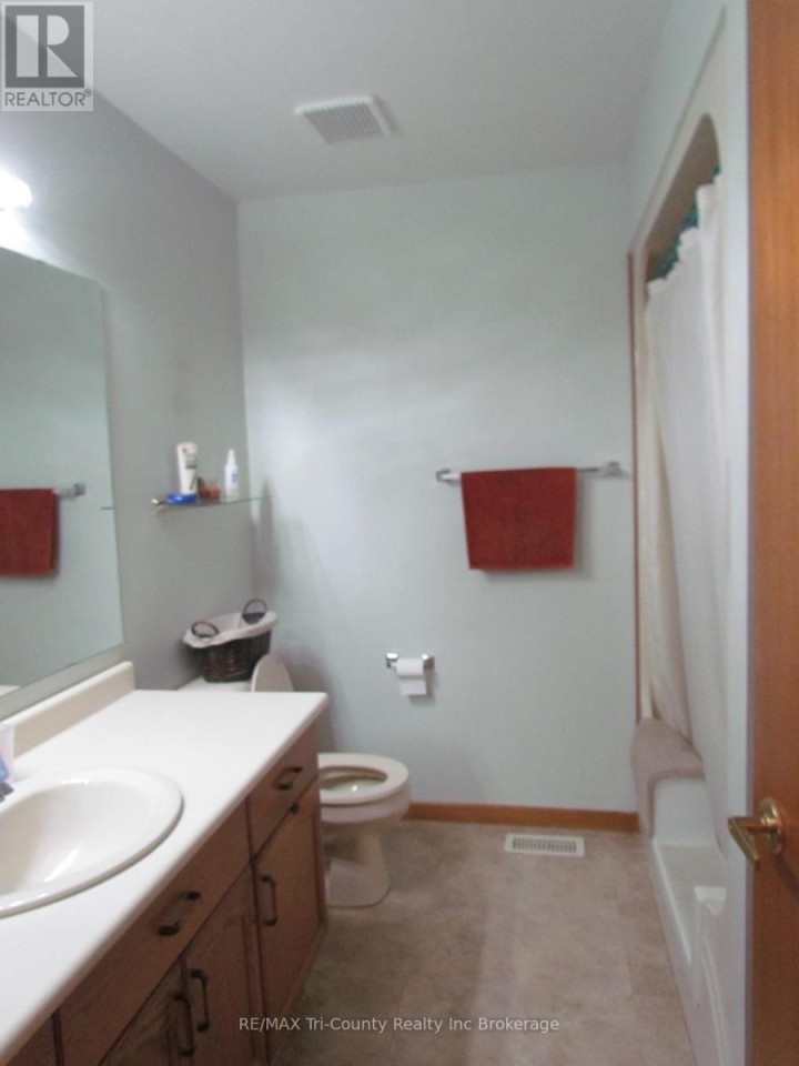 Photo 7 at 29 Beckett Boulevard, Tillsonburg