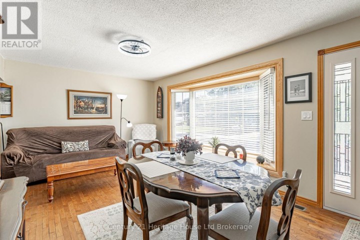 Photo 4 at 694 Queen Street, Innerkip, Woodstock