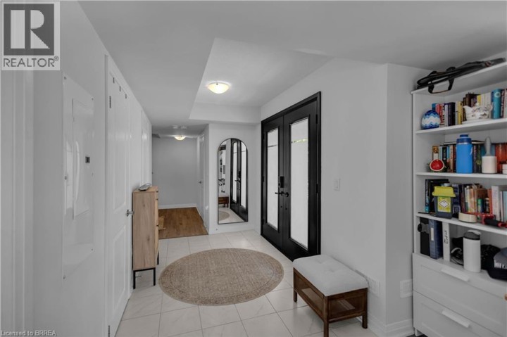 Photo 7 at 1118 - 585 Colborne Street, Victoria / Arthur, Brantford