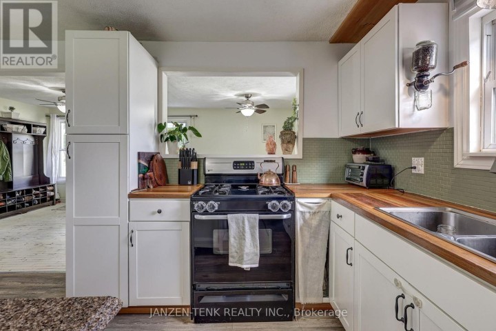 Photo 13 at 136 King Street, Tillsonburg