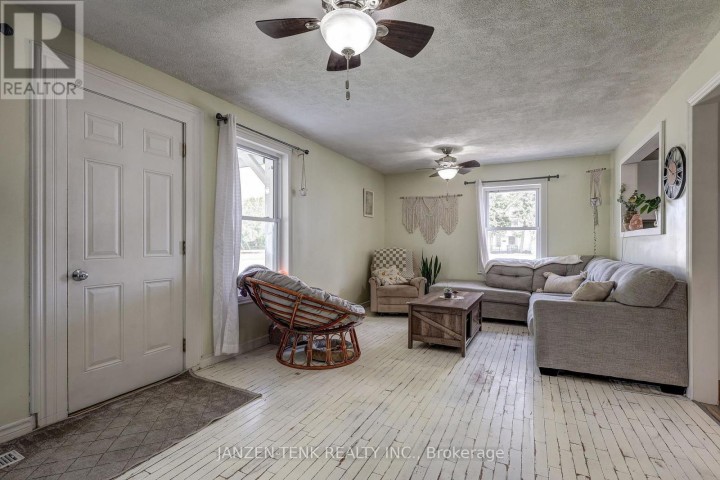 Photo 5 at 136 King Street, Tillsonburg
