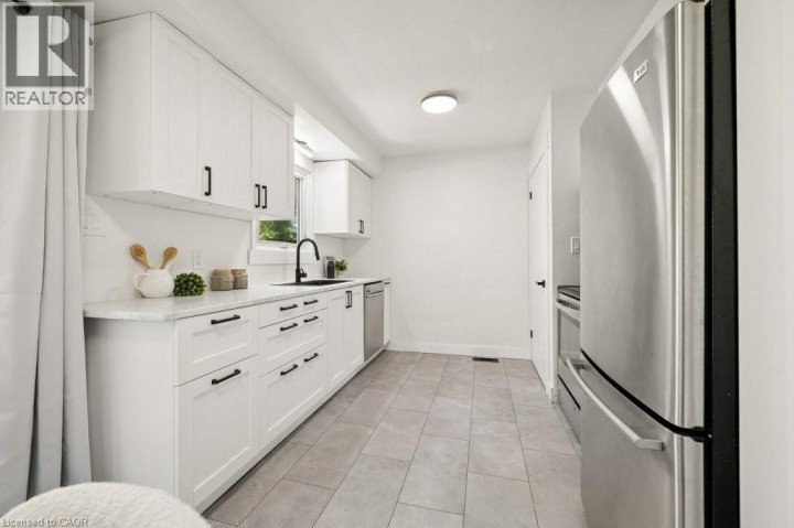 Photo 7 at 161 East Park Drive, Woodstock - South, Woodstock