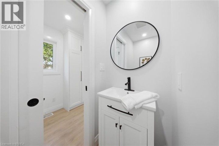 Photo 10 at 21 Sandy Row, Hillcrest, Brantford