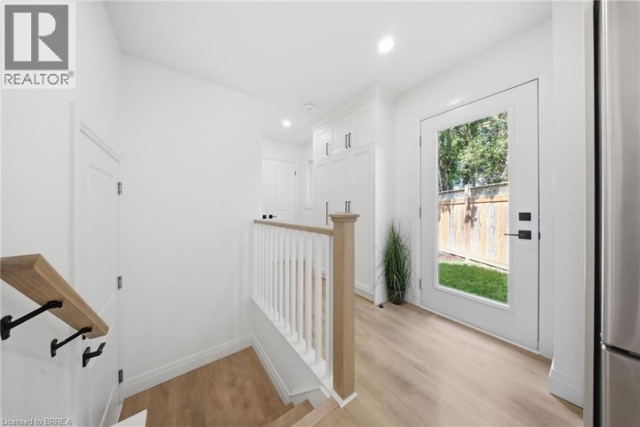 Photo 11 at 21 Sandy Row, Hillcrest, Brantford