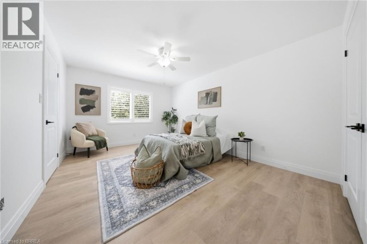 Photo 12 at 21 Sandy Row, Hillcrest, Brantford