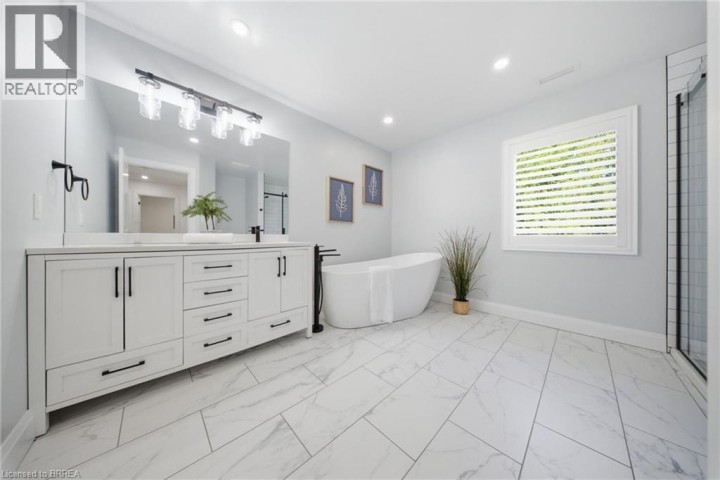 Photo 14 at 21 Sandy Row, Hillcrest, Brantford
