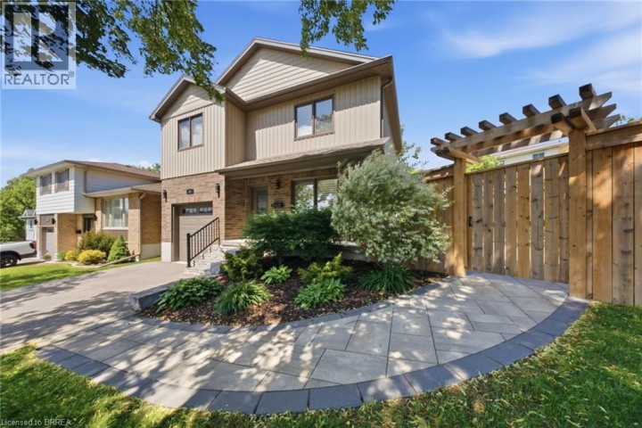 Photo 2 at 21 Sandy Row, Hillcrest, Brantford
