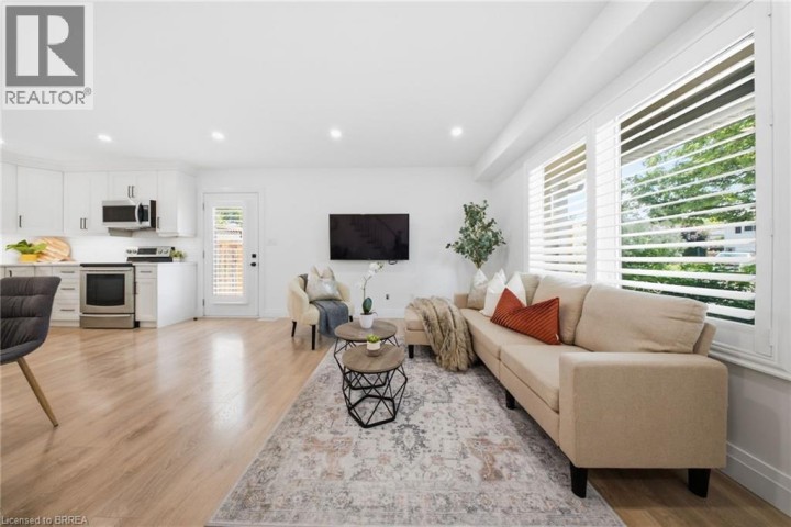 Photo 4 at 21 Sandy Row, Hillcrest, Brantford