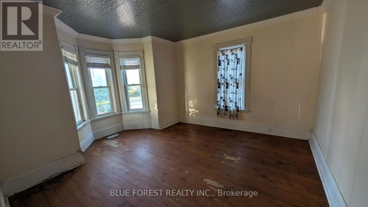 Photo 3 at 662 Frances Street, Woodstock - South, Woodstock