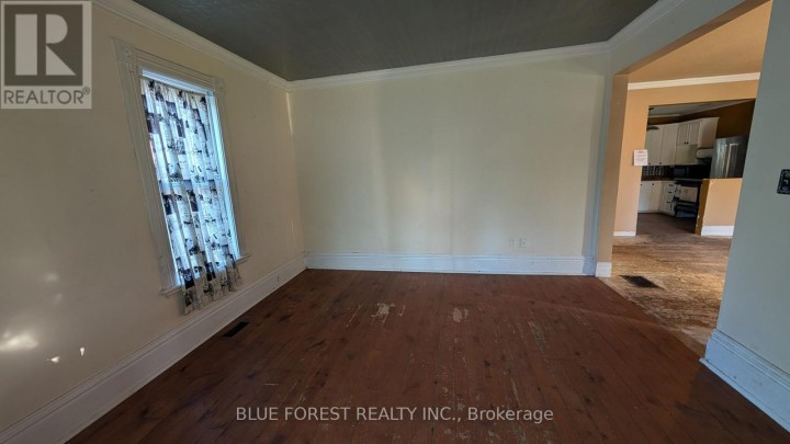 Photo 4 at 662 Frances Street, Woodstock - South, Woodstock