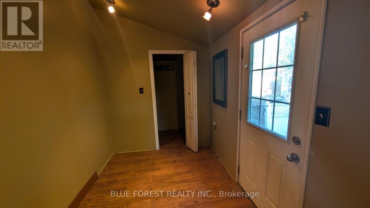 Photo 5 at 662 Frances Street, Woodstock - South, Woodstock