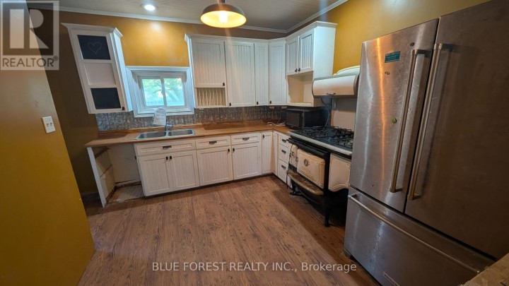 Photo 6 at 662 Frances Street, Woodstock - South, Woodstock