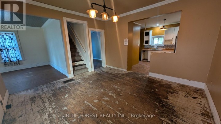 Photo 8 at 662 Frances Street, Woodstock - South, Woodstock