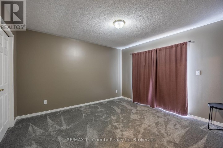 Photo 11 at 23 Magnolia Drive, Tillsonburg