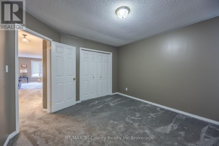 Photo 12 at 23 Magnolia Drive, Tillsonburg