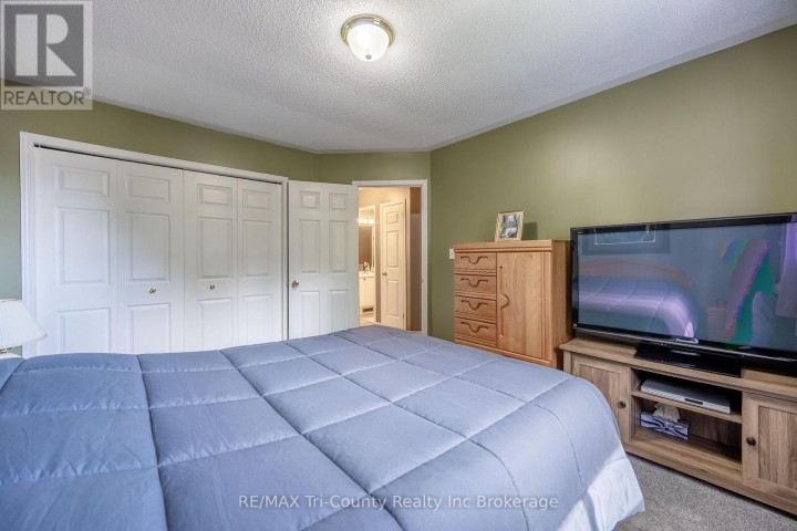 Photo 14 at 23 Magnolia Drive, Tillsonburg
