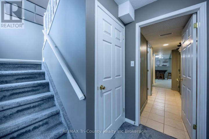 Photo 15 at 23 Magnolia Drive, Tillsonburg