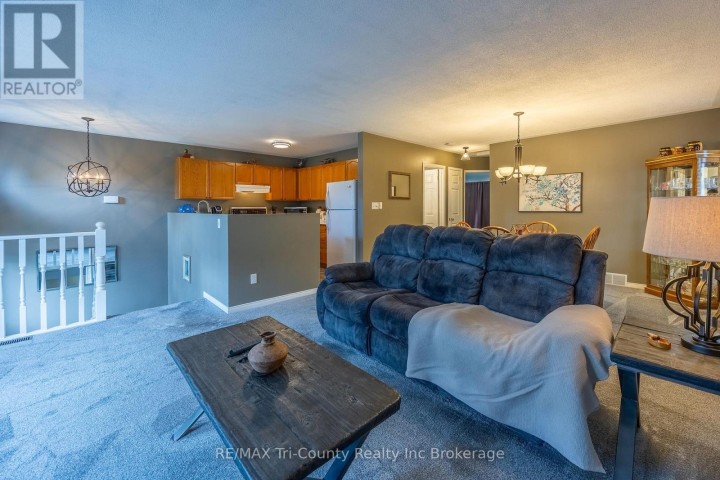 Photo 5 at 23 Magnolia Drive, Tillsonburg