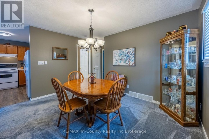 Photo 8 at 23 Magnolia Drive, Tillsonburg
