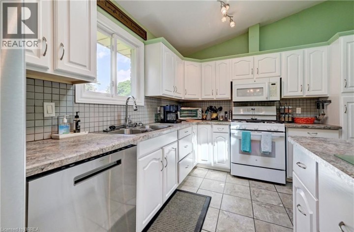 Photo 14 at 180 Balmoral Drive, Mayfair, Brantford