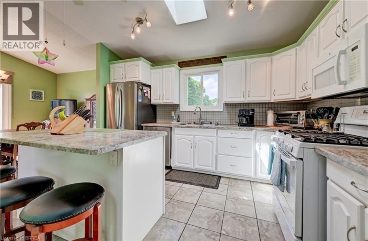 Photo 16 at 180 Balmoral Drive, Mayfair, Brantford