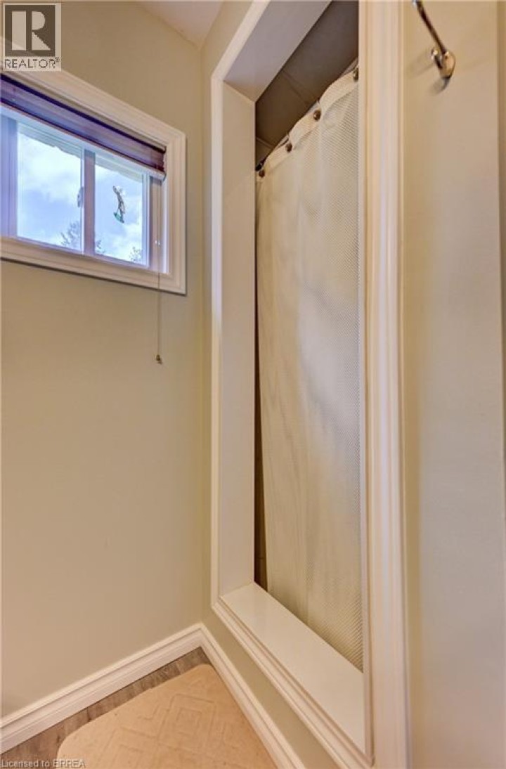 Photo 33 at 180 Balmoral Drive, Mayfair, Brantford