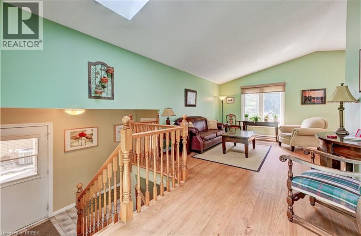 Photo 5 at 180 Balmoral Drive, Mayfair, Brantford
