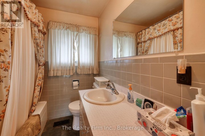 Photo 16 at 18 E Embro Street, Beachville, Ingersoll