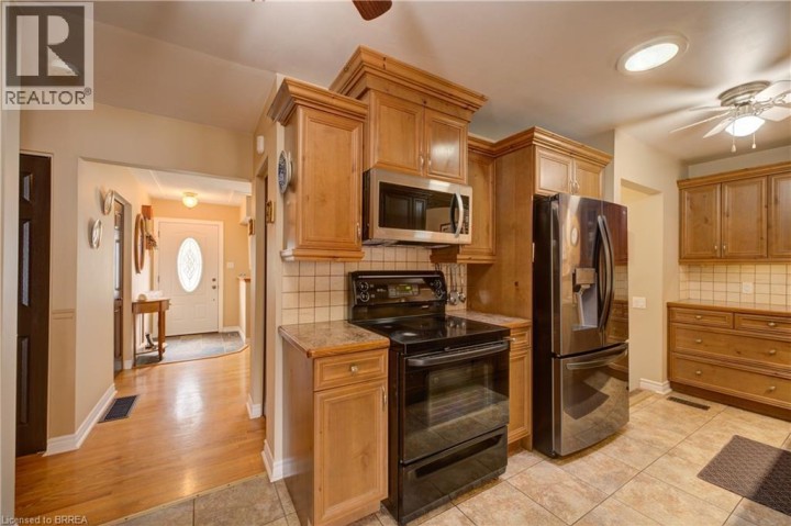 Photo 10 at 83 Evelyn Street, Fairview / Greenbrier, Brantford