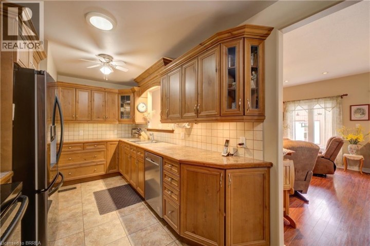 Photo 12 at 83 Evelyn Street, Fairview / Greenbrier, Brantford