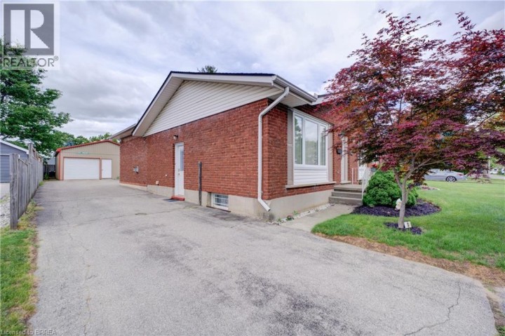 Photo 3 at 83 Evelyn Street, Fairview / Greenbrier, Brantford