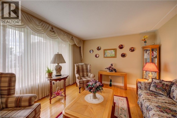 Photo 7 at 83 Evelyn Street, Fairview / Greenbrier, Brantford