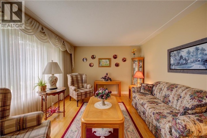 Photo 8 at 83 Evelyn Street, Fairview / Greenbrier, Brantford