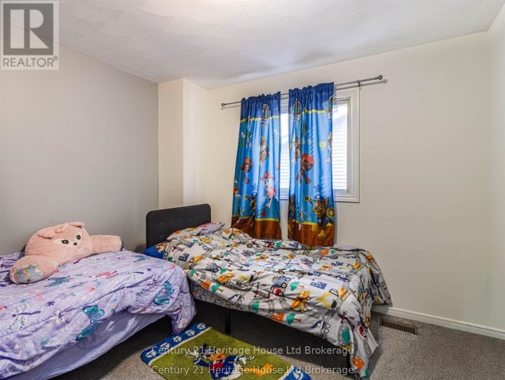 Photo 14 at 8 Mohican Drive, Woodstock - North, Woodstock
