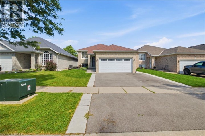 Photo 2 at 114 Donegal Drive, Donegal / Mcguiness, Brantford