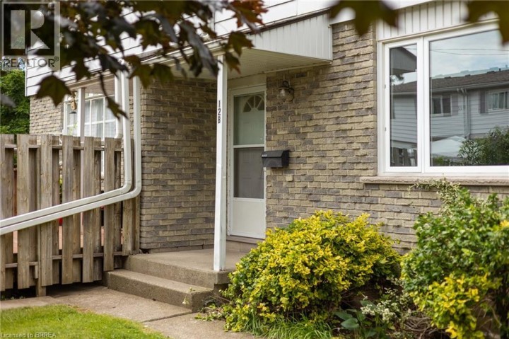 Photo 3 at 12B - 18 Oakhill Drive, Kinnard, Brantford