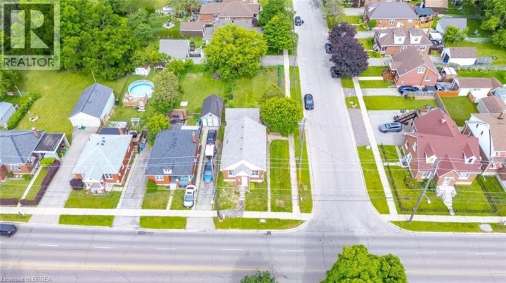 Photo 6 at 249 Clarence Street, East Ward, Brantford