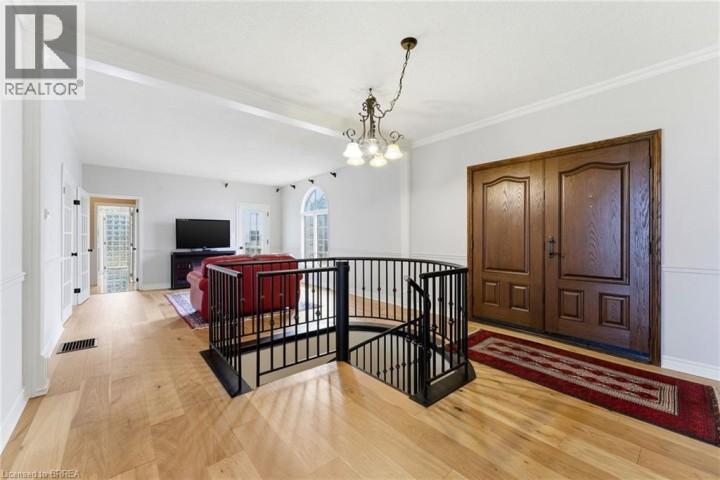 Photo 11 at 46 Tutela Heights, Tutela Heights, Brantford
