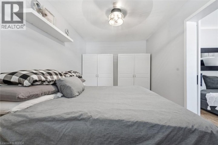 Photo 12 at 141 East Avenue, Victoria / Arthur, Brantford