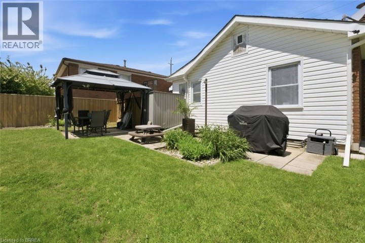 Photo 22 at 141 East Avenue, Victoria / Arthur, Brantford