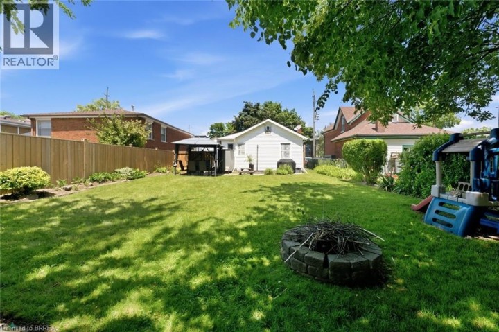 Photo 25 at 141 East Avenue, Victoria / Arthur, Brantford